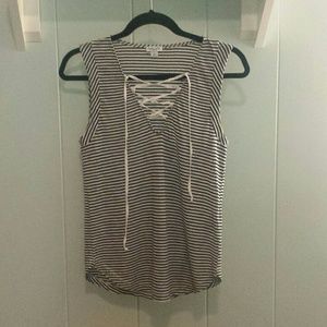 Splendid black & white lace up sleeveless top.